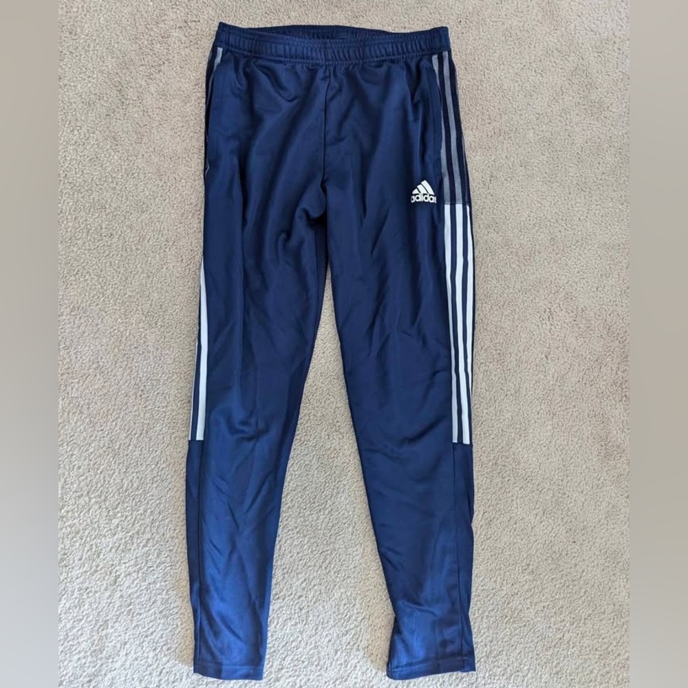 adidas trio 21 pants
adidas pants small